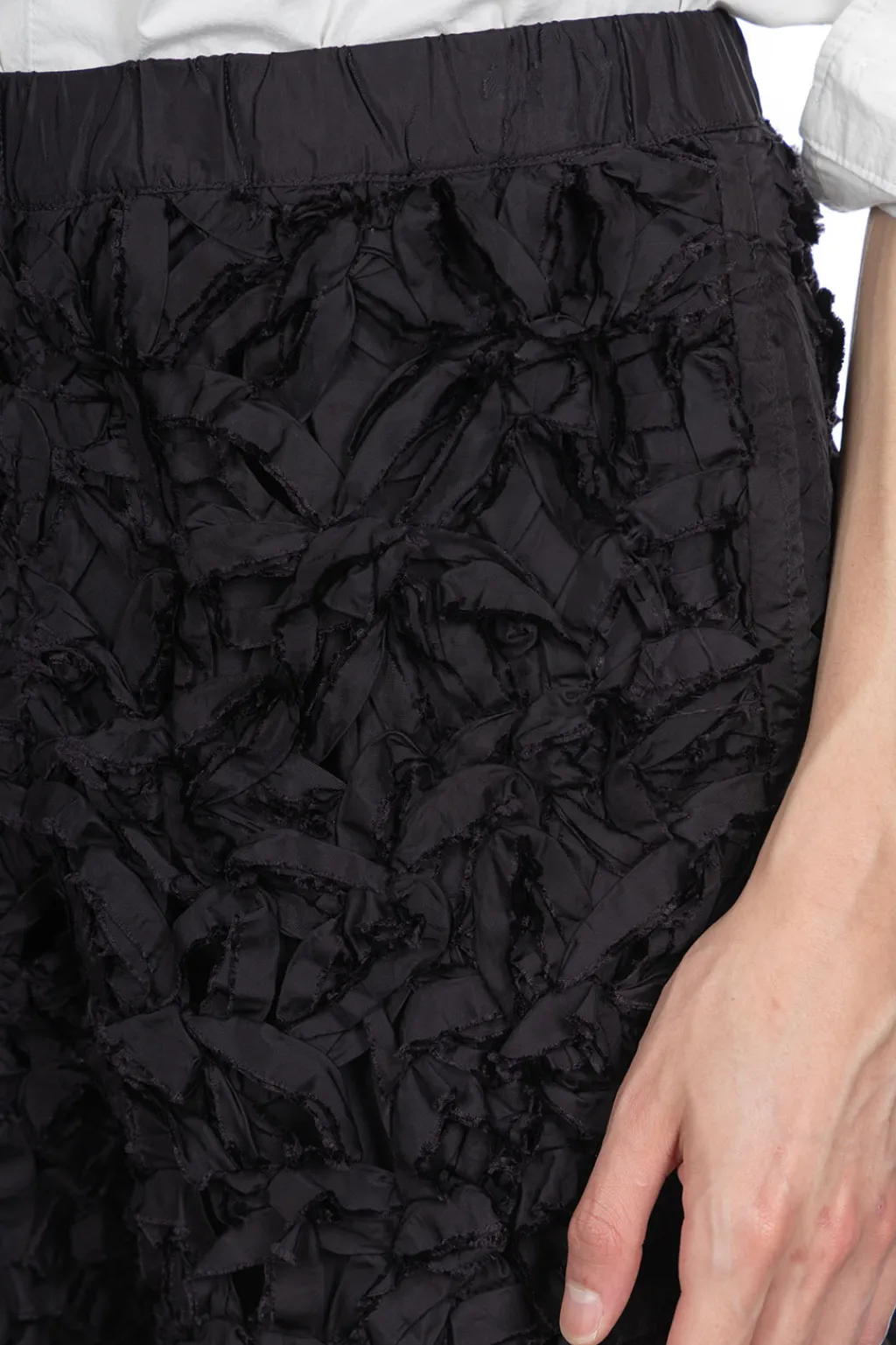 Hot TAAKK ALL EMBROIDERY SHORTS - Black