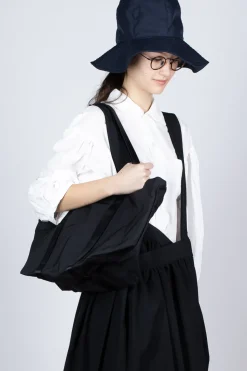 New amiacalva Gabardine Tote - Medium - Black