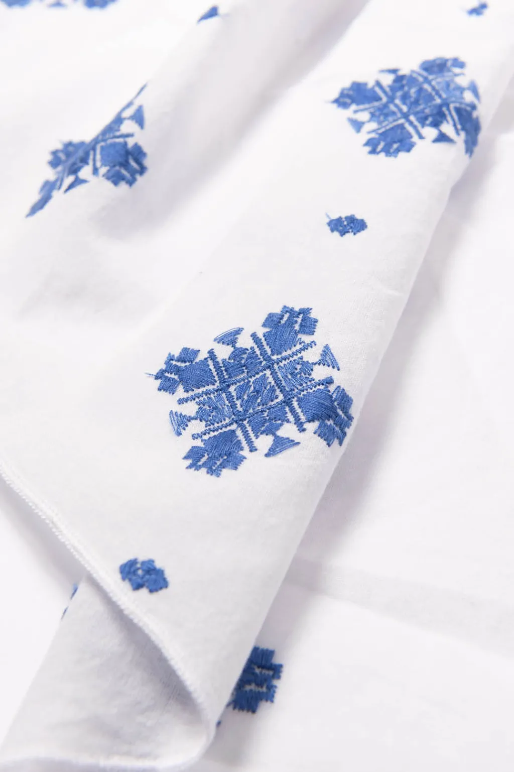 Best Engineered Garments Long Scarf - White CP Crest Embroidery Sheeting