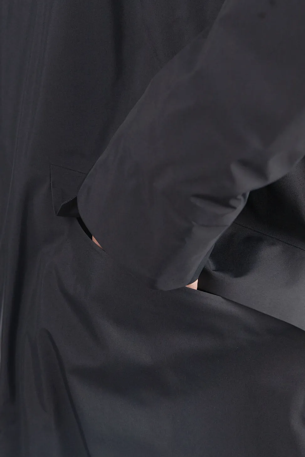 Best Veilance Monitor Down Coat - Black