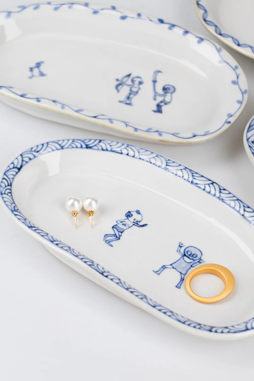 Discount Motif Ceramic and Art Oval Small Plate - Drop Kick